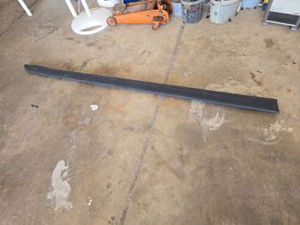 TOYOTA TACOMA OEM RIGHT SIDE BED  UPPER MOLDING