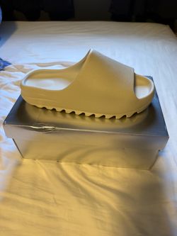 Size 11 Yeezy Slide Cream