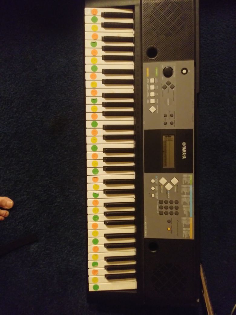 Yamaha Keyboard PSR E233
