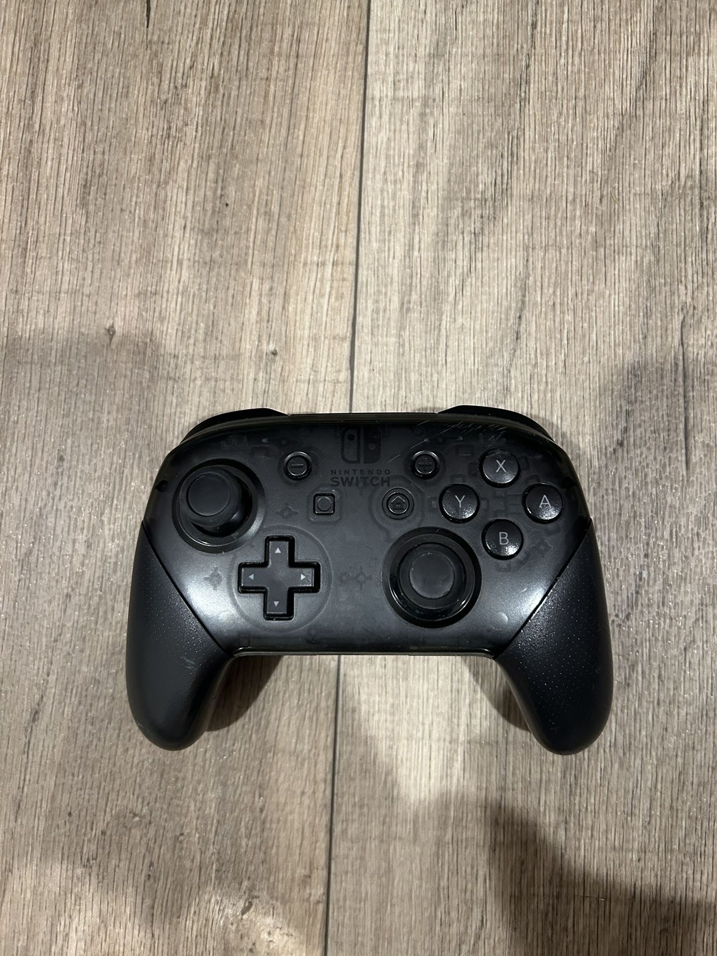 Nintendo Switch Pro Controller.