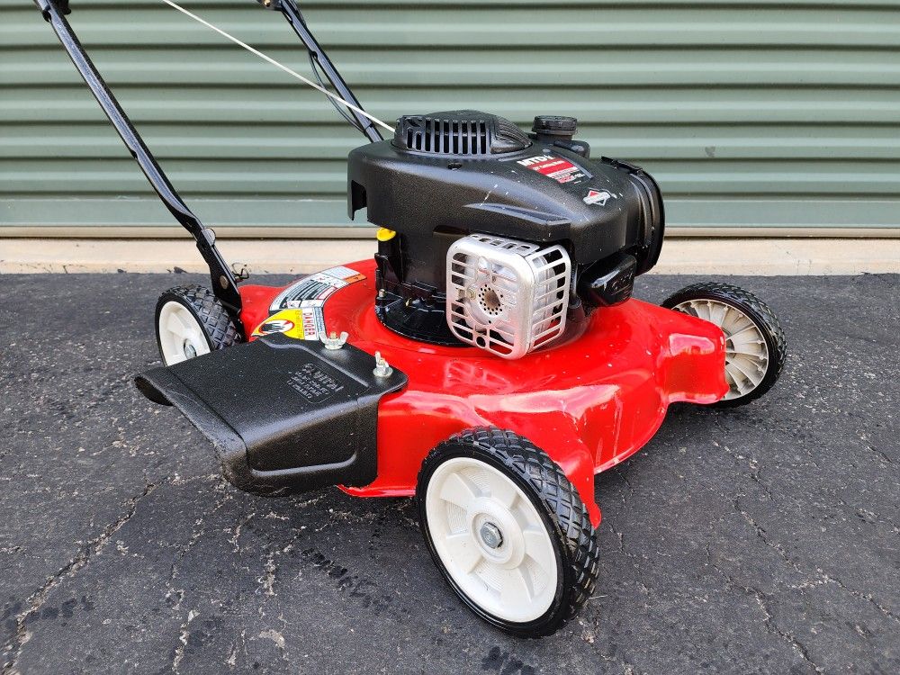 Nice Yard Machines side discharge lawn mower OHV Briggs 125cc! PRICE IS FIRM