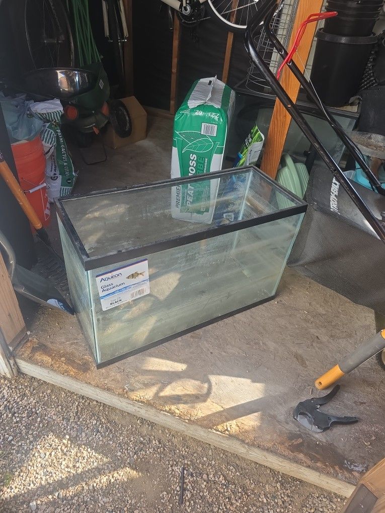 29 Gallon Glass Aquarium No Top