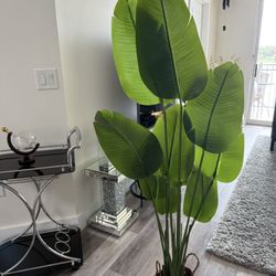 Pretty Artificial Plant 5 Ft Tall ! Brand New