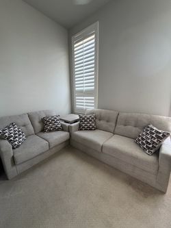 Signature Design by Ashley Mahoney Sectional – Pebble Gray