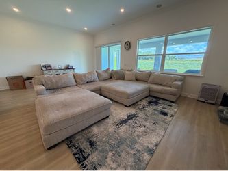4 Piece Sectional with two ottomans