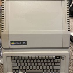 Apple IIe Top Case And Keyboard Computer Parts