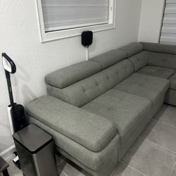 Couch / Sofá