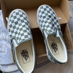 slip on vans (women’s 6)