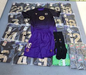 20 sets Club America home and away and Barcelona Soccer uniforms ready to pick up or i can ship them any where in the US 40$ each set includes jerseys