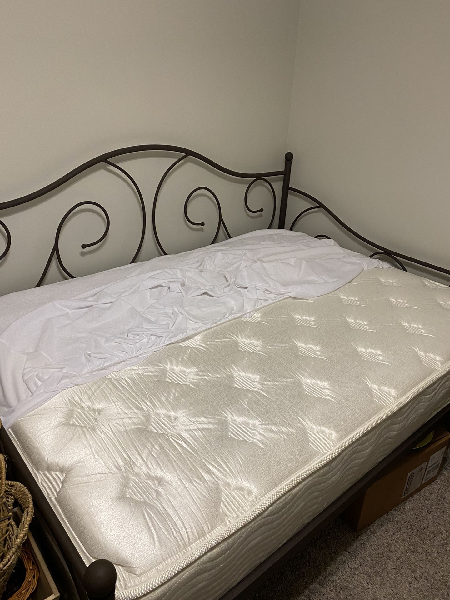 Full Size Mattress With Daybed Frame