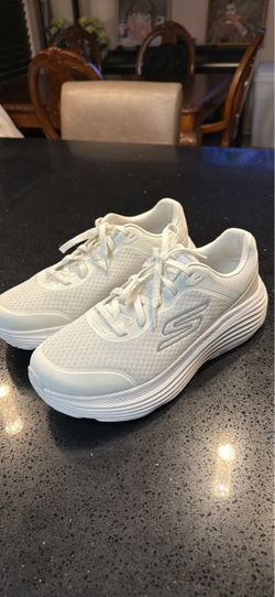 Sketchers Max Cushioning Endeavour 9.5