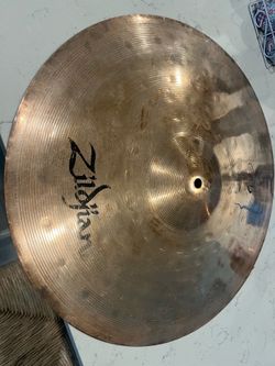 Zildjian 18” crash cymbal