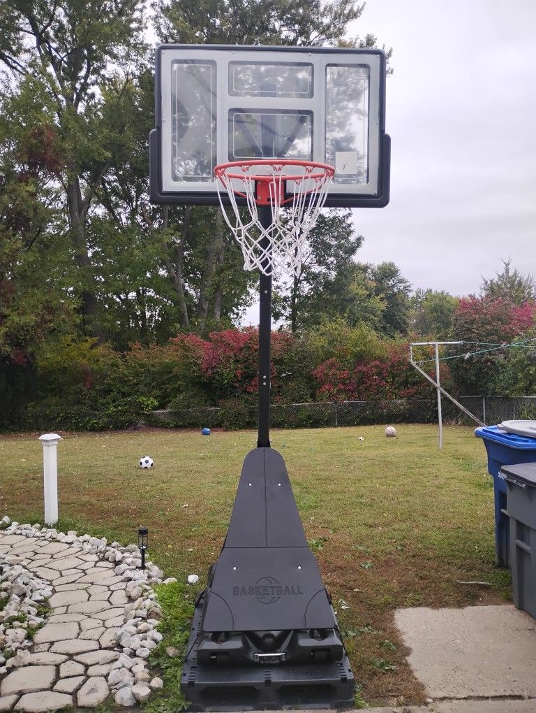 Portable, Adjustable Basketball Hoop