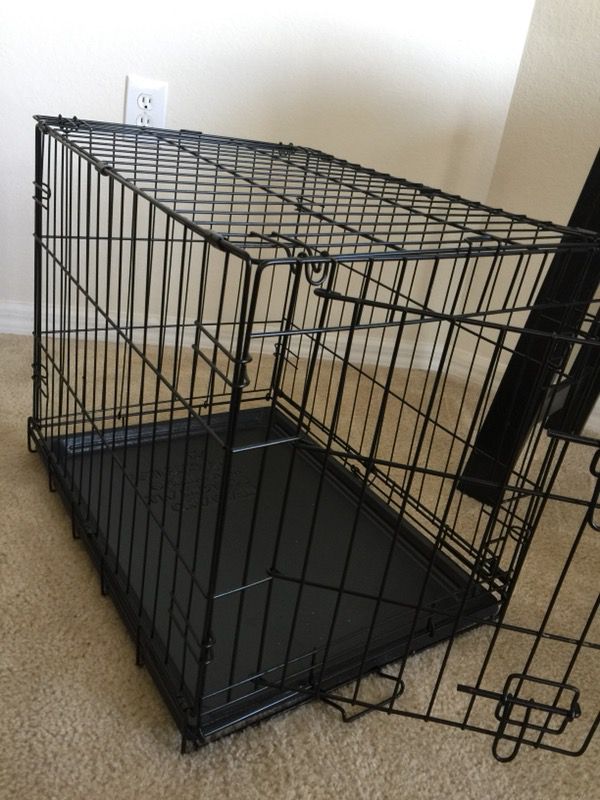Medium dog crate , small to medium breeds . $40