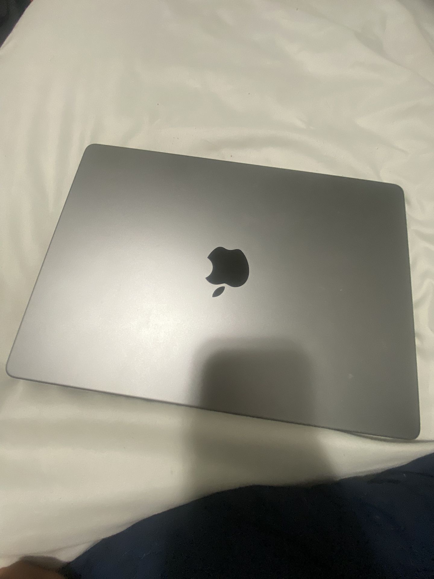 MacBook Pro 14” (2021, M1 Pro, 16 GB RAM, 512 GB SSD)