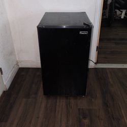 Magic Chef Small Fridge