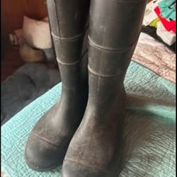 Unisex Rubber Muck / Rain Boots - Men’s 10, Women’s 12