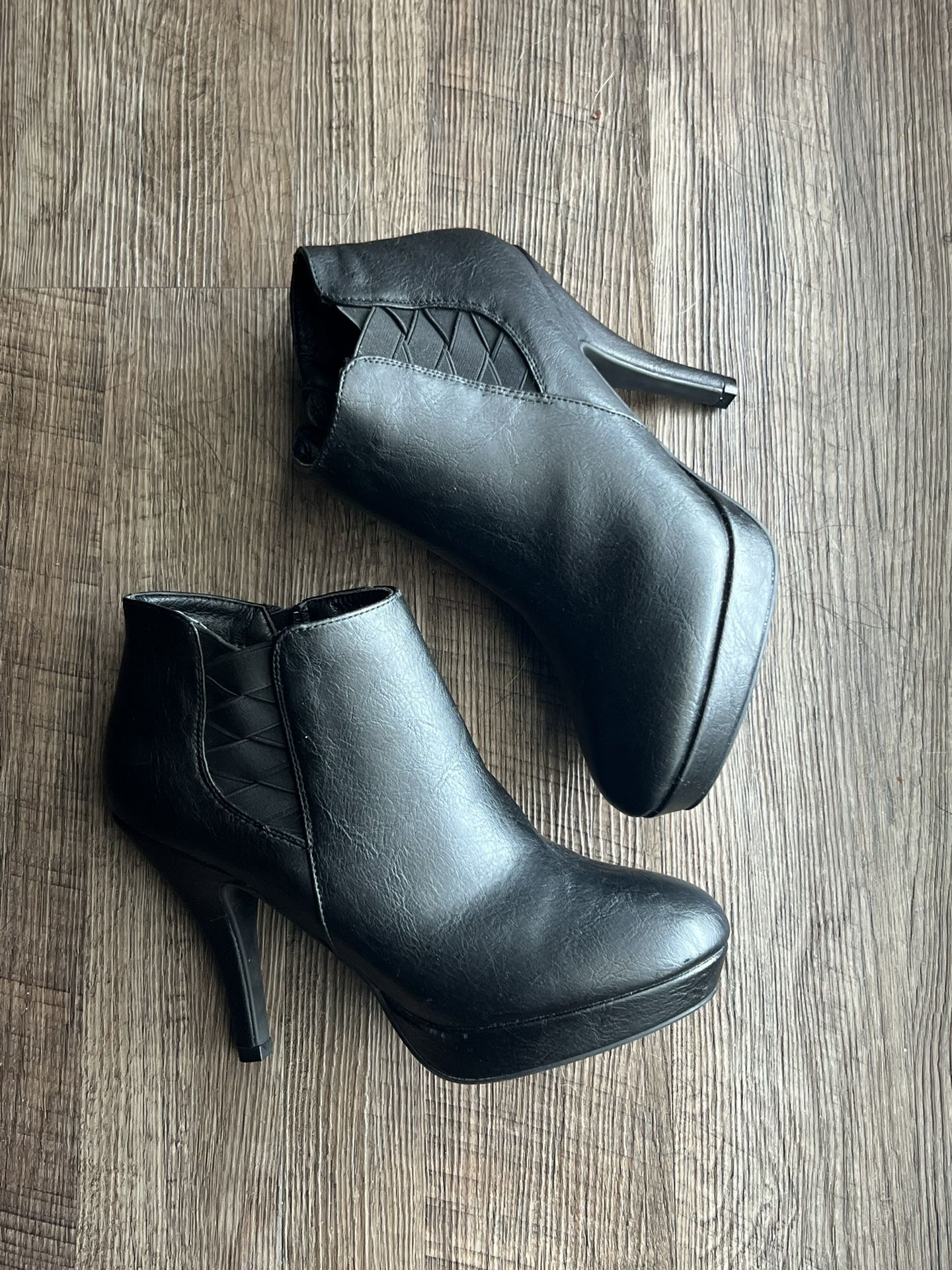 Getcho Lick Back Heels 💅🏾 Size 7 — 4 Inches 