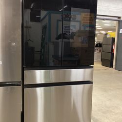 Samsung Bespoke 36 in. 23 cu.ft. Smart 4 Doors French Door Refrigerator w/ Family Hub New scratch and Dent