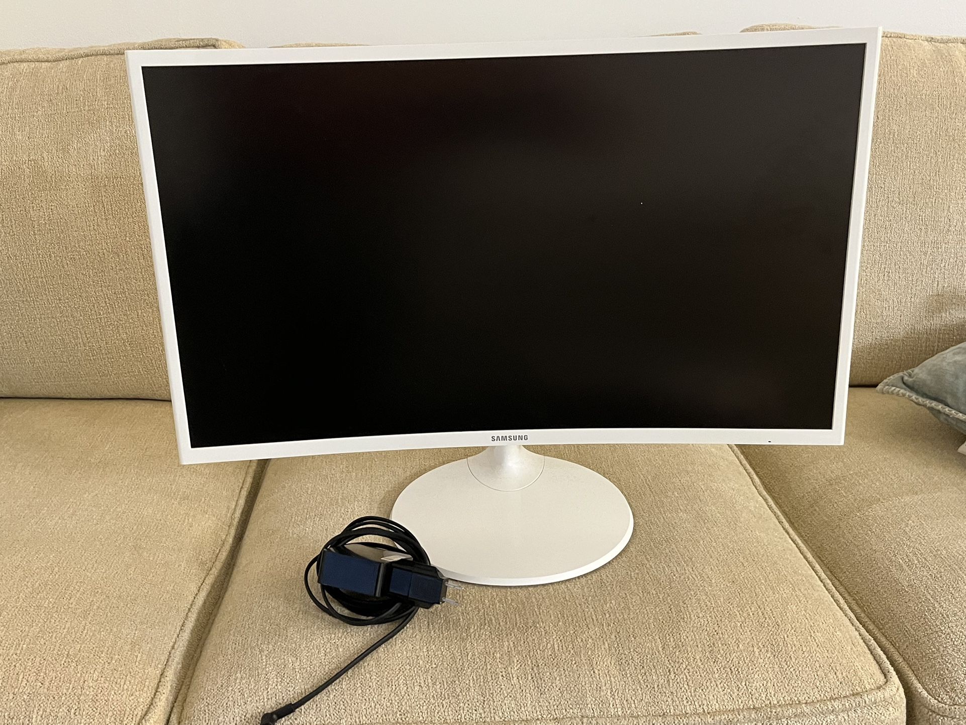 SAMSUNG 27” Curved 1080p Full HD Ultra Slim Computer Monitor