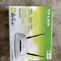 TP-Link N300 Wireless Extender, Wi-Fi Router (TL-WR841N) - 2 x 5dBi High Power Antennas