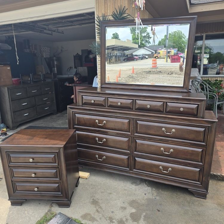 DRESSER WITH MIRROR AND NIGHTSTAND 