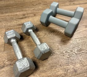 Two Pairs of Hex Dumbbells for beginners 8s and 12s. Total: 40 lbs