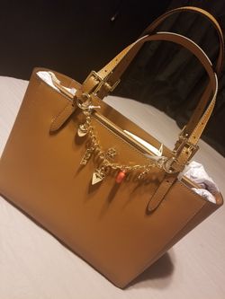 Tory Burch York Buckle Tote for Sale in San Diego, CA - OfferUp