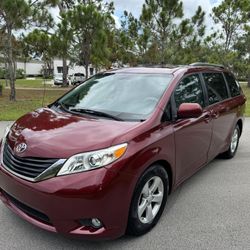2012 Toyota Sienna
