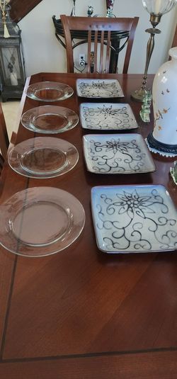 4 Roscher Stoneware (Square) "Olivia" Plates and 4-Round Clear Glass Plates (Unbranded). Makes a lovely table.