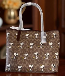 New Authentic Coach X Peanuts Snoopy City Tote in Signature Canvas with Snoopy Print CBJ89