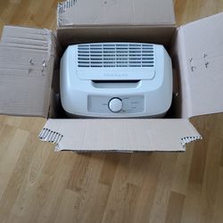 Frigidaire

FAD301NWD Energy

Star 30-Pint

Dehumidifier
