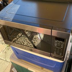 GE. Microwave In Great Condition, 1500 Watts 