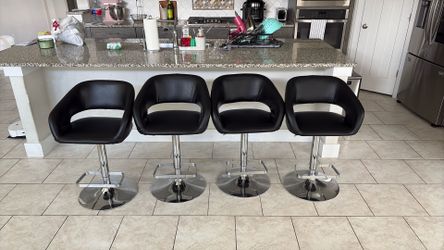 black barstools