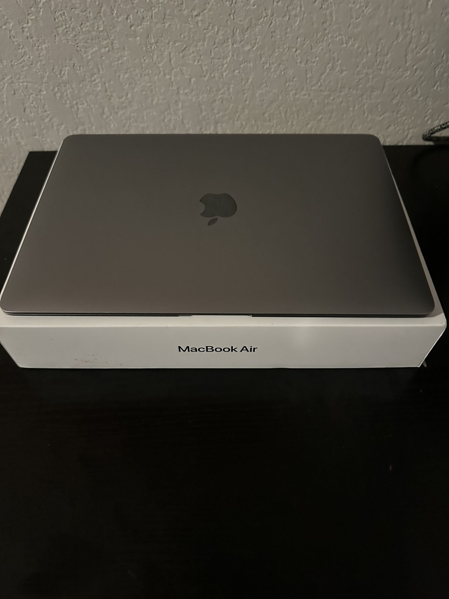 BRAND NEW M1 MAC AIR (2022) 8GB Ram + 256 SSD Storage