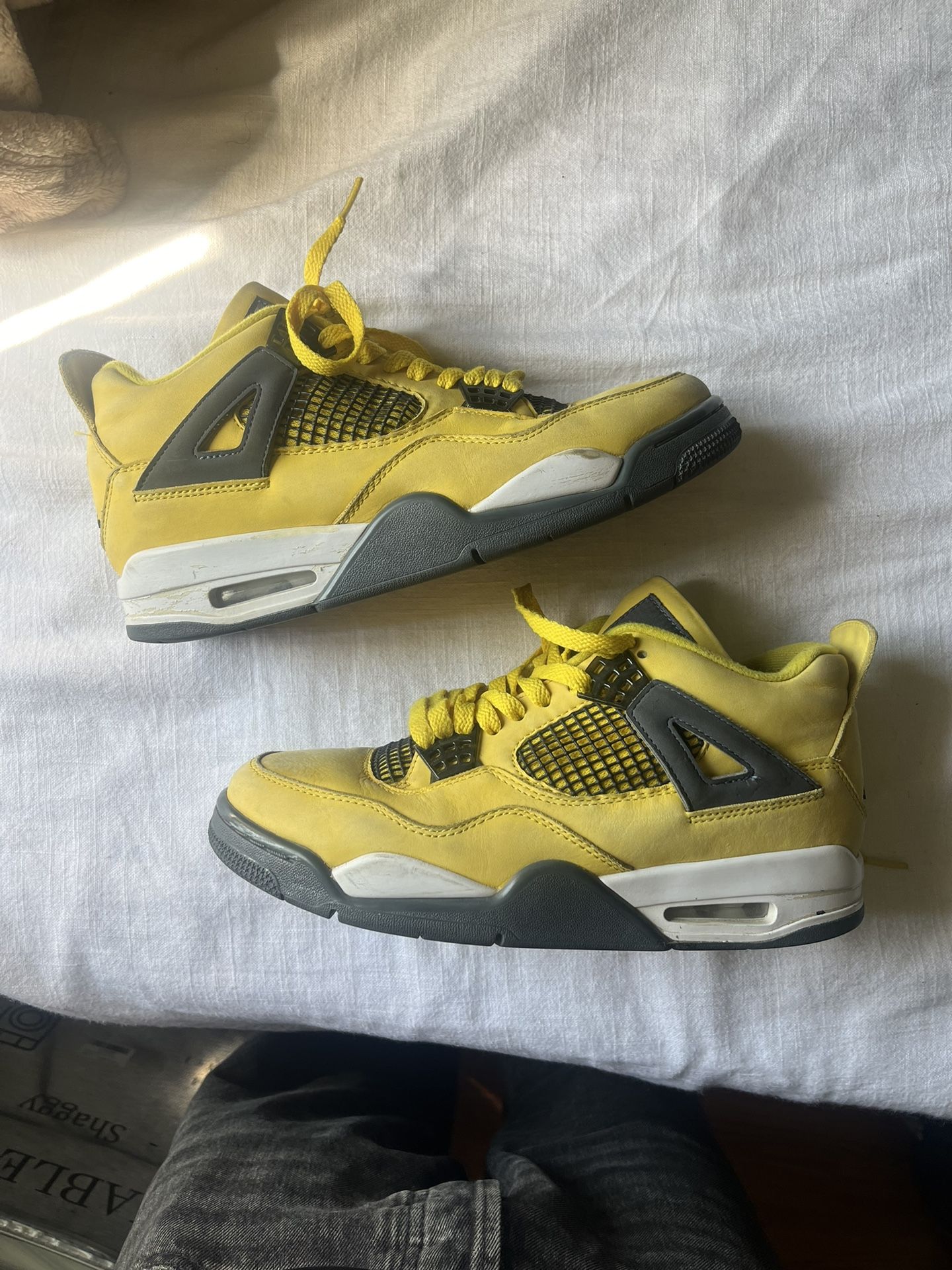 Air Jordan 4 Lightning 