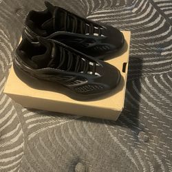 Yeezy 700 V3