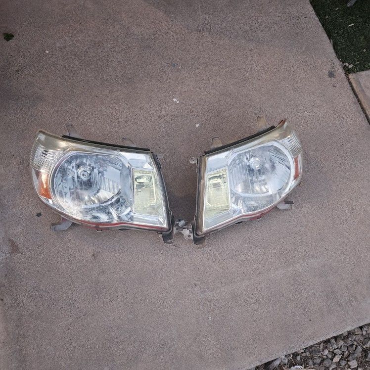 Front Headlights Toyota Tacoma 2007