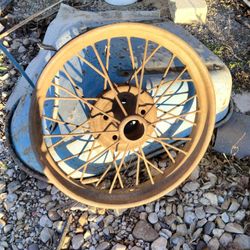 Old Wagon Wheel 24" 