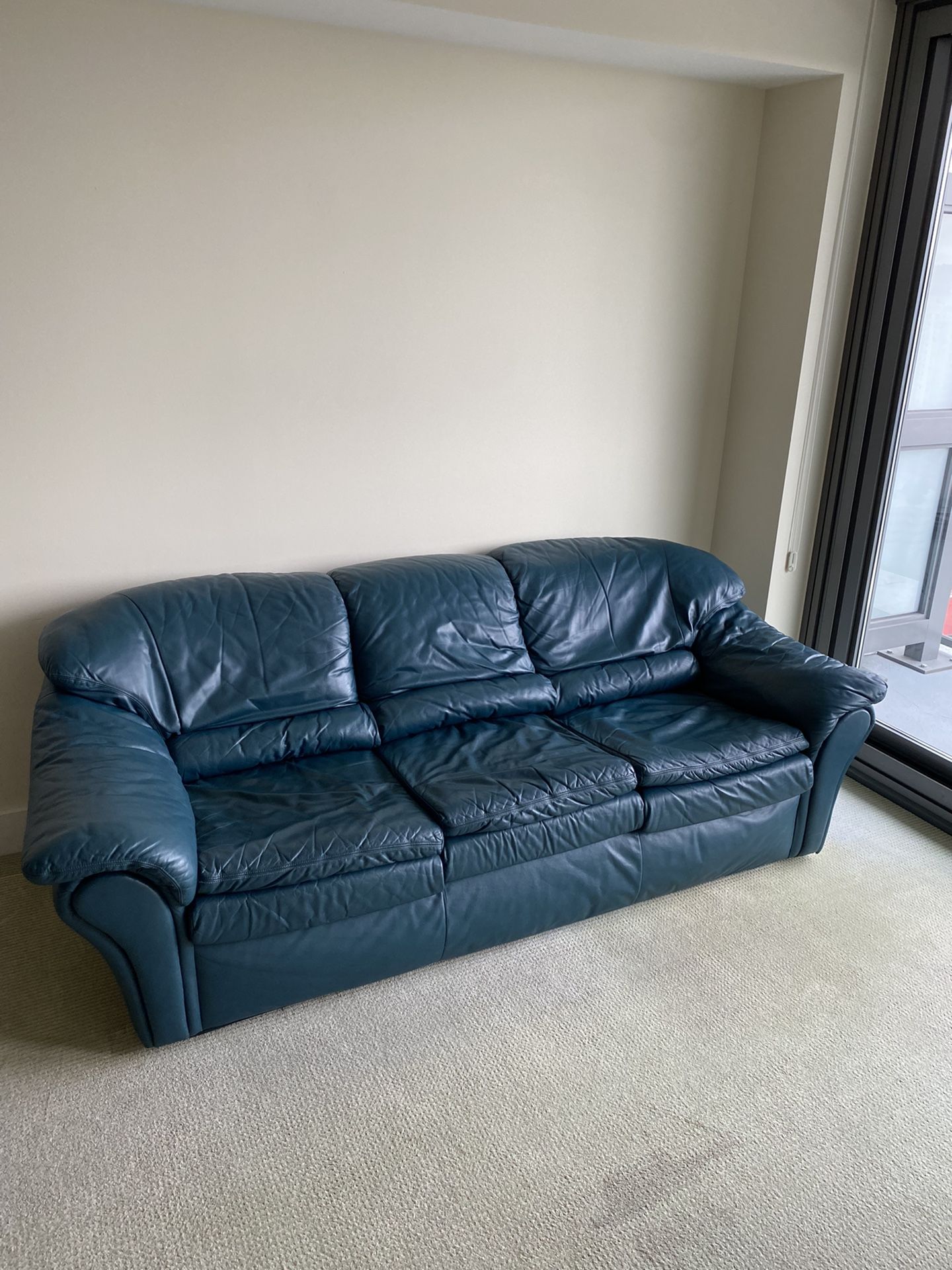 FlexSteel Leather Couch for Sale in Bellevue, WA OfferUp