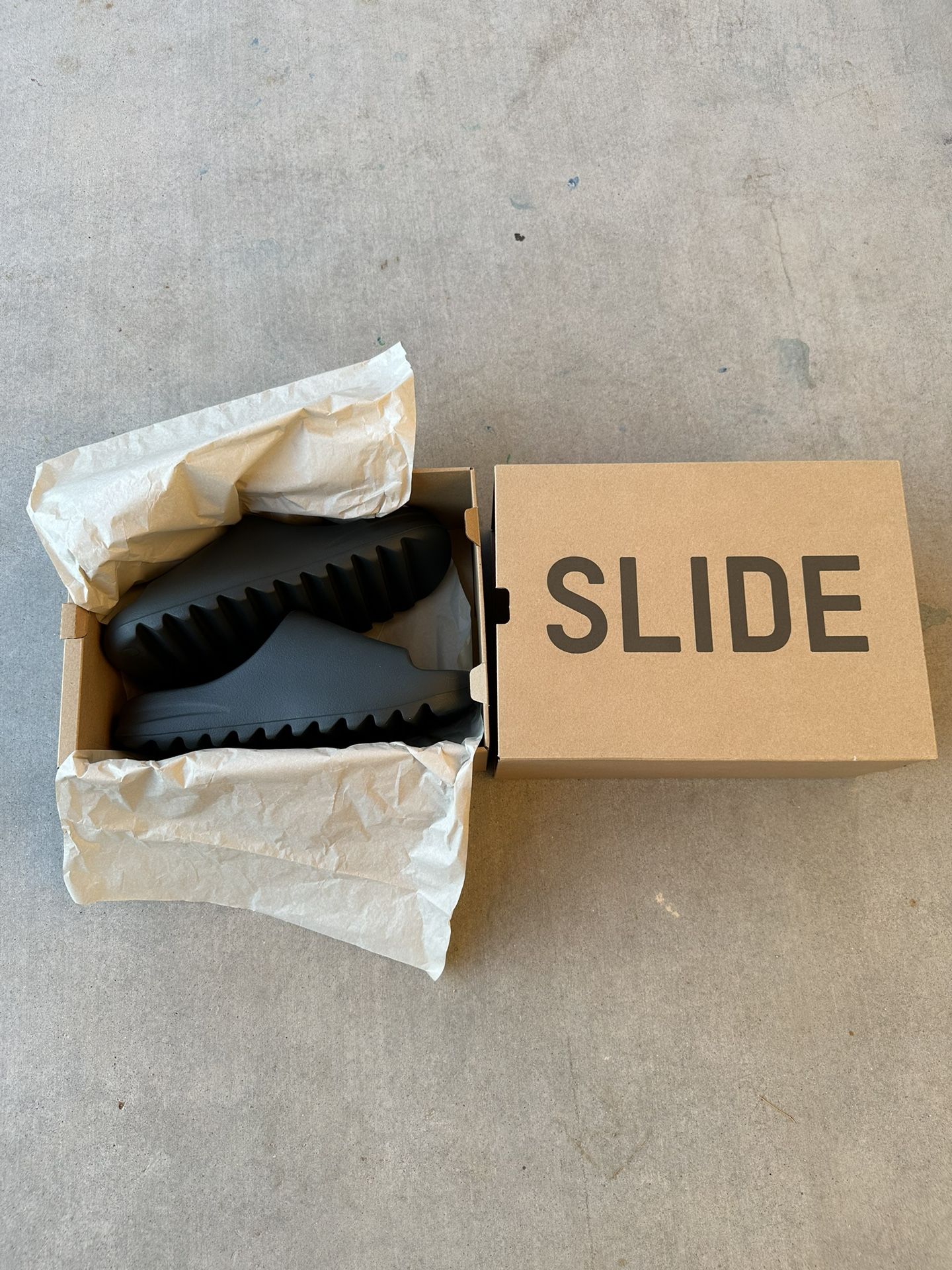 Adidas Yeezy Slide Dark Onyx Men’s Size 12