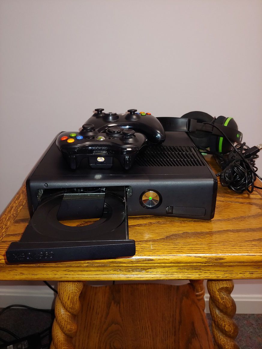 Microsoft Xbox 360 model #1439 game console