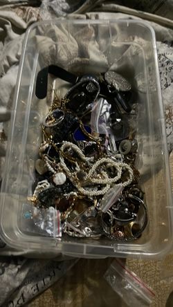 assoted jewerly