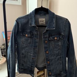Jean jacket never used size Medium. 