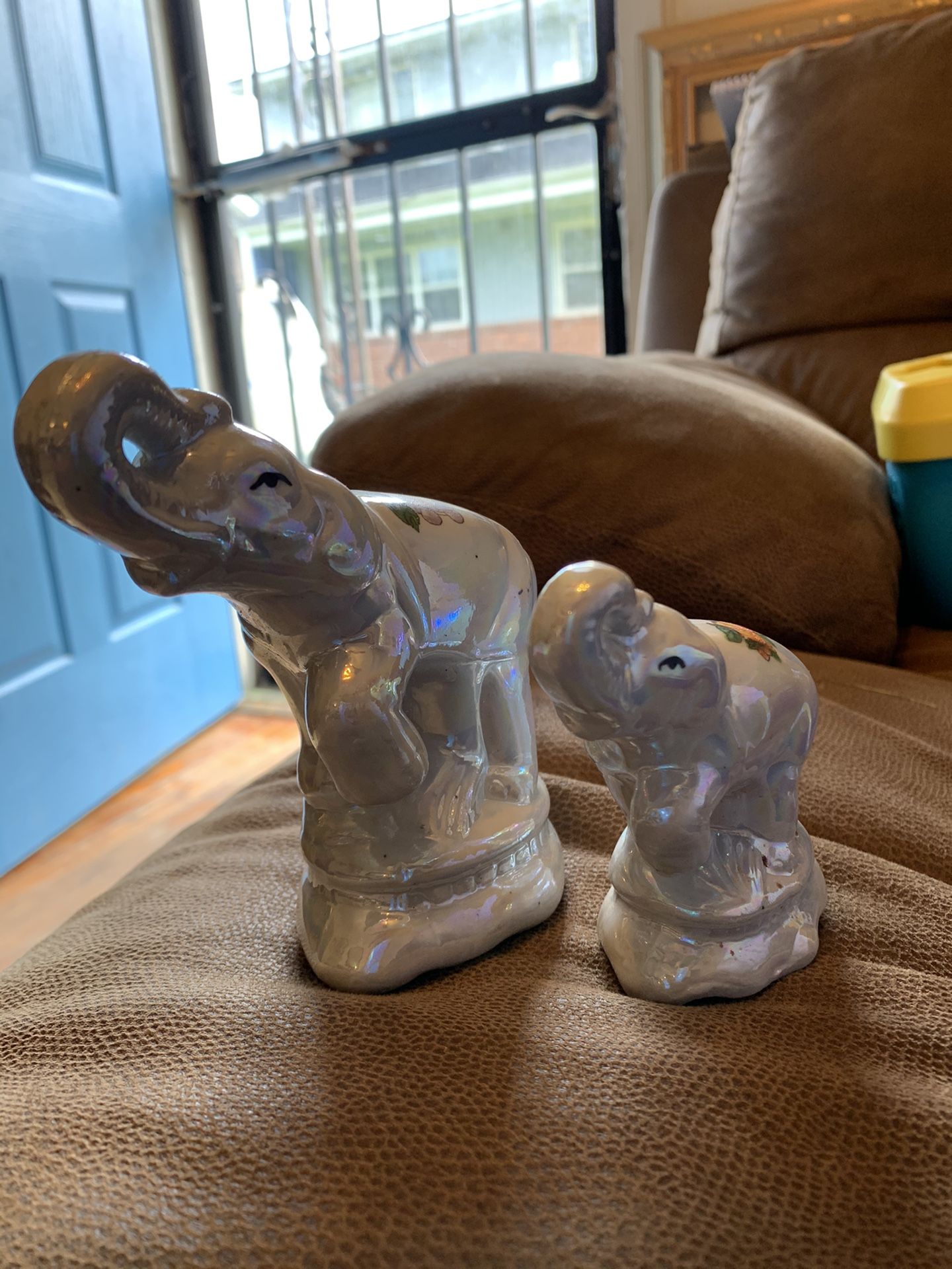 $5Trunk up elephant 2 pieces