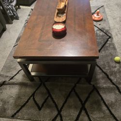 Coffee table with 1 matching Side table