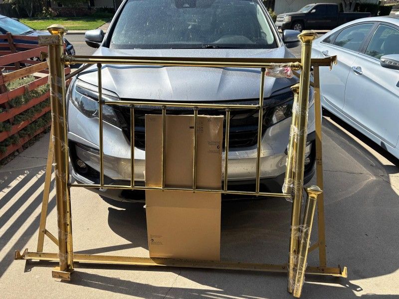 FULL SIZE BED FRIM GREAT CONDITION