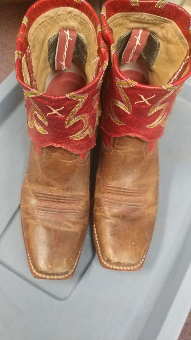 Cowgirl boots size 9B