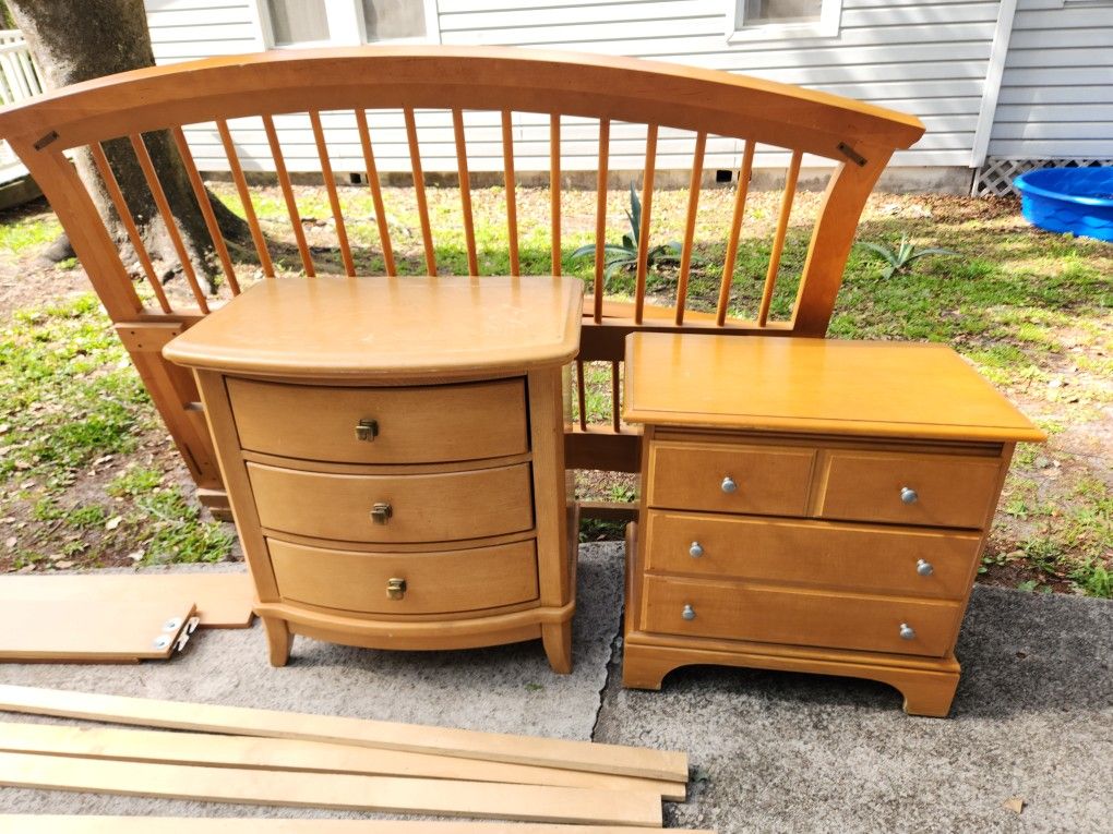 Light Wood Queen Bed Frame 2 Night Stands DELIVERY AVAILABLE