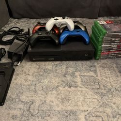 Xbox One With 5 Controllers , Rechargeable Packs , Rechargeable Battery Charger & Games